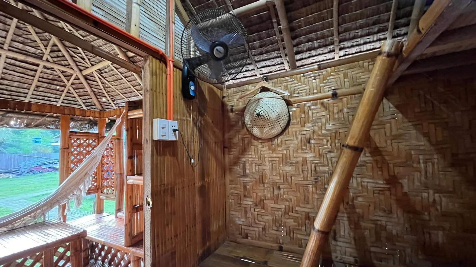 On Board Panglao Beach Hostel & Resort Dao