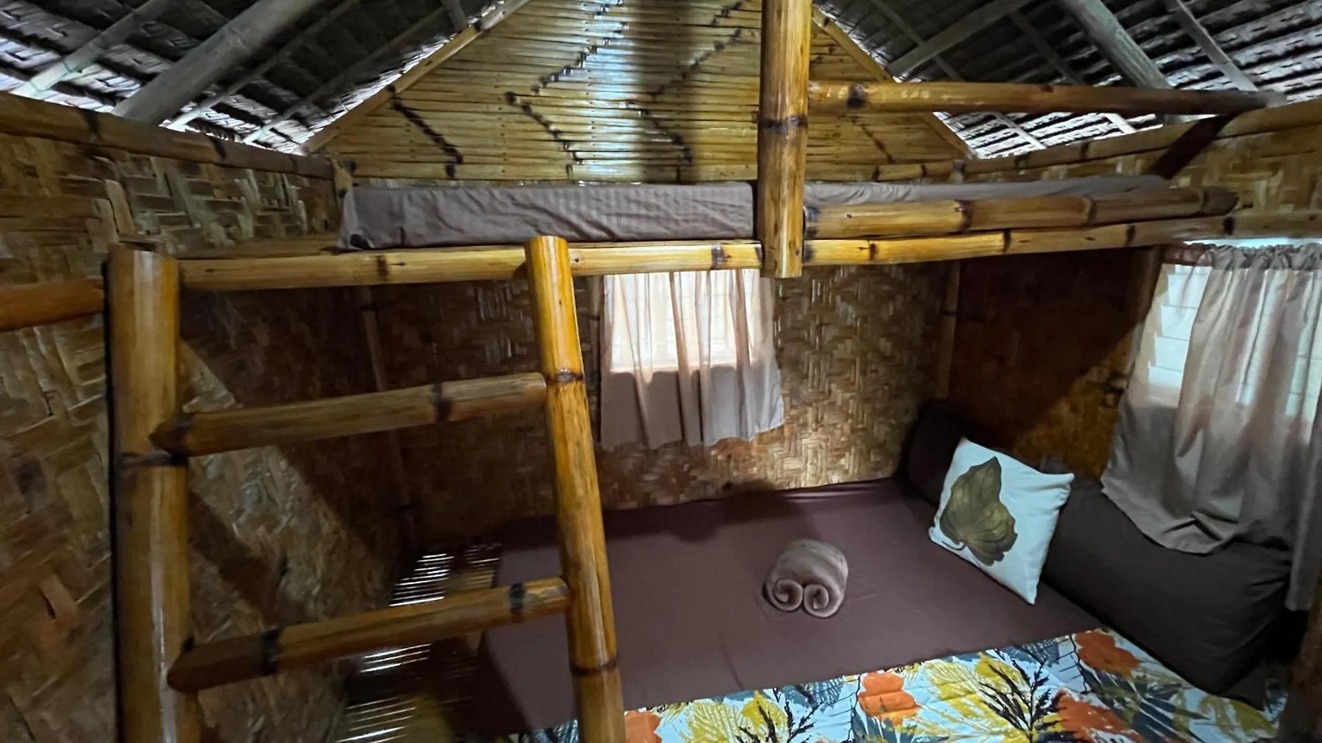 On Board Panglao Beach Hostel & Resort Dao