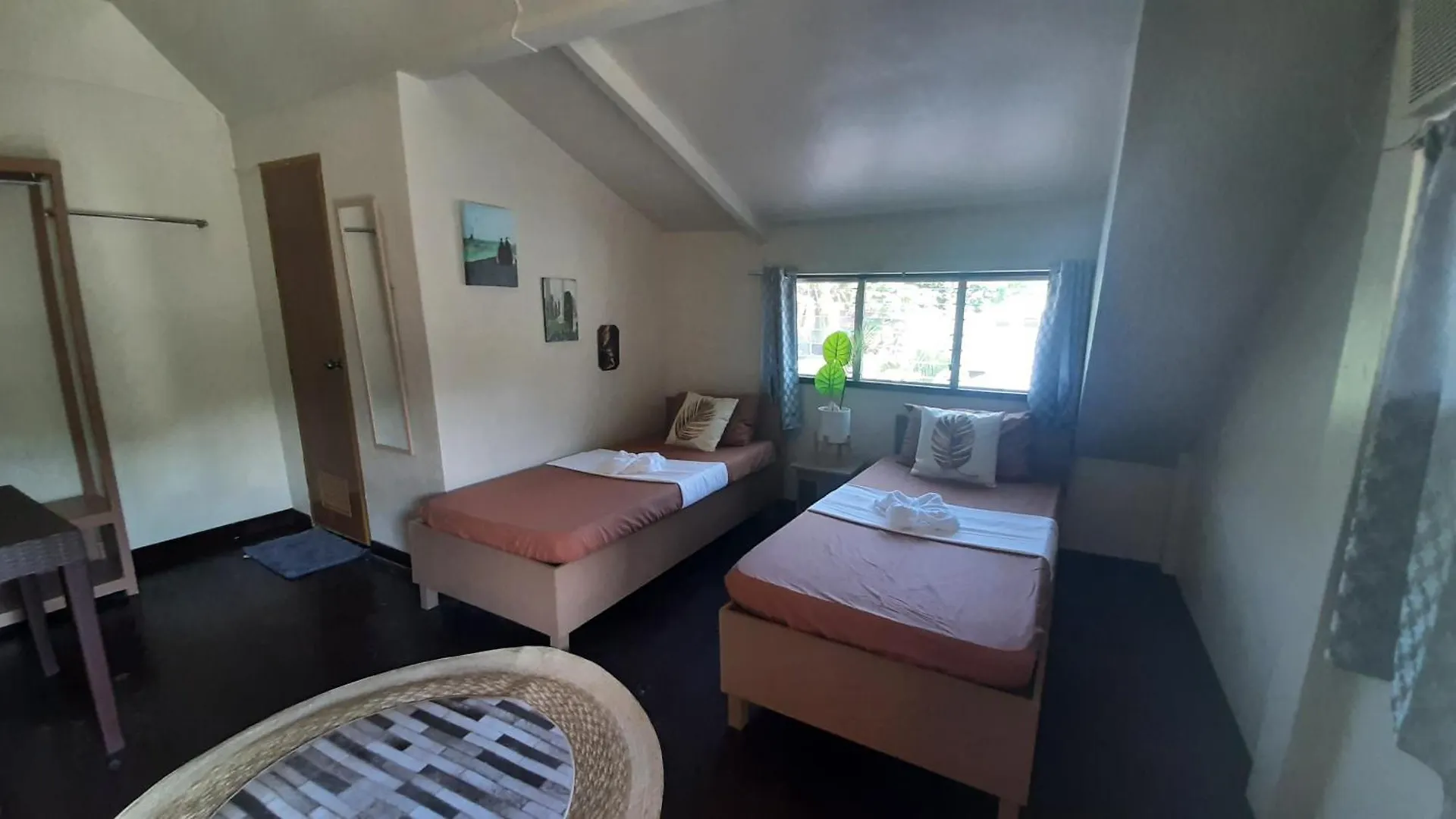 On Board Panglao Beach Hostel & Resort Dao