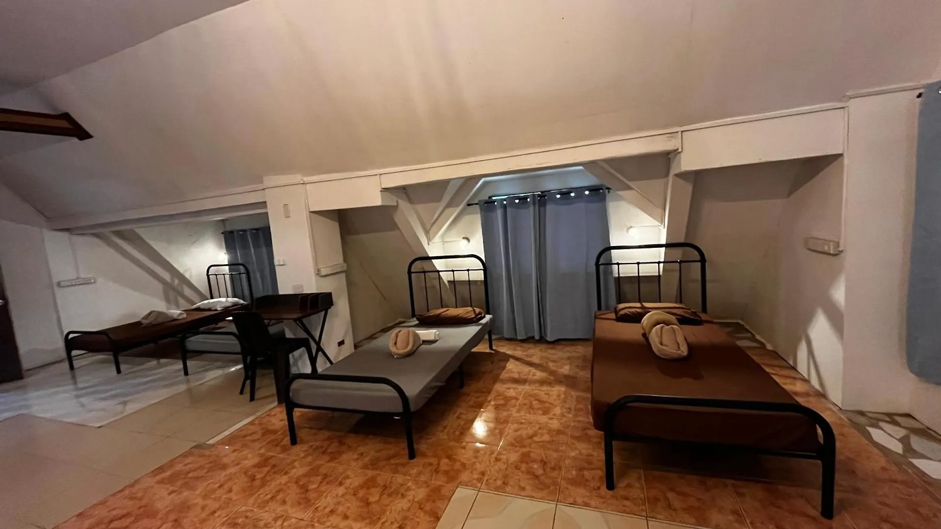 On Board Panglao Beach Hostel & Resort Dao