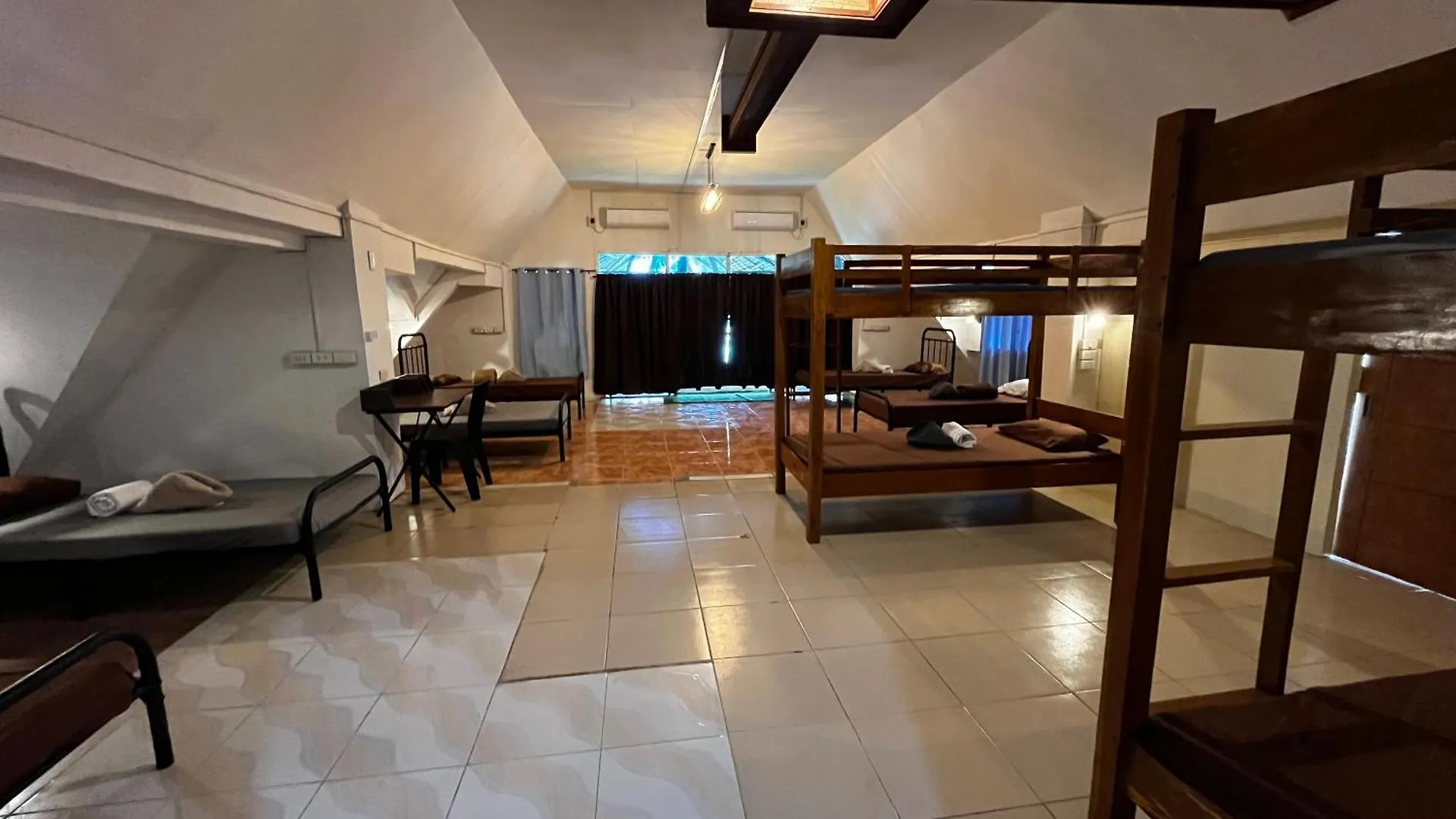 On Board Panglao Beach Hostel & Resort Dao  0*, Dao (Panglao) Philippines